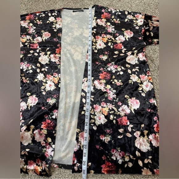Do Everything in Love Women’s Floral Velvet Boho Kimono One size - Picture 8 of 8
